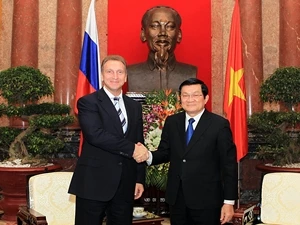 张晋创主席会见俄联邦政府第一副总理